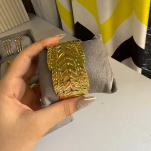 gold bareclet
