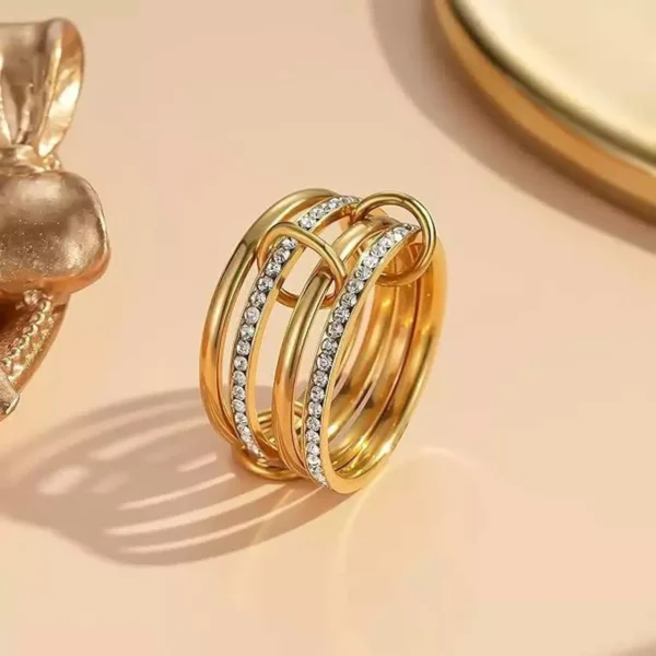 stras ring