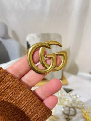 gg brooch