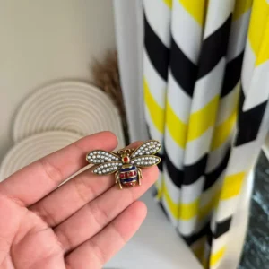 brooch 🐝