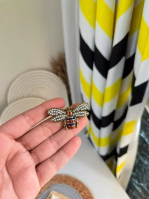 brooch 🐝