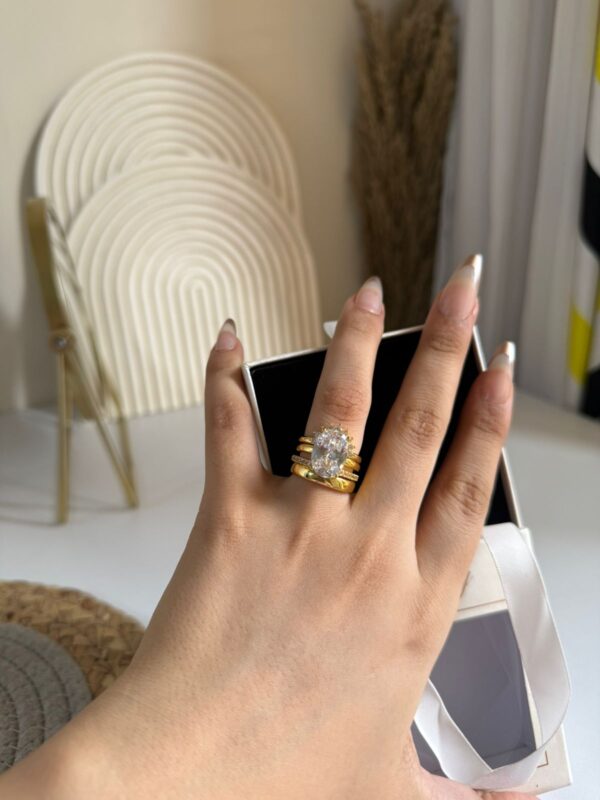 Elegant ring