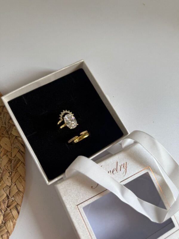 Elegant ring