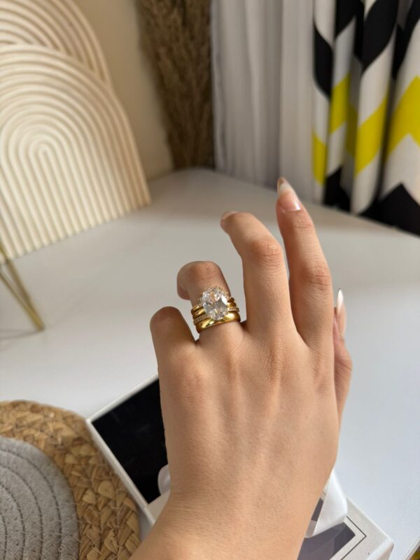 Elegant ring